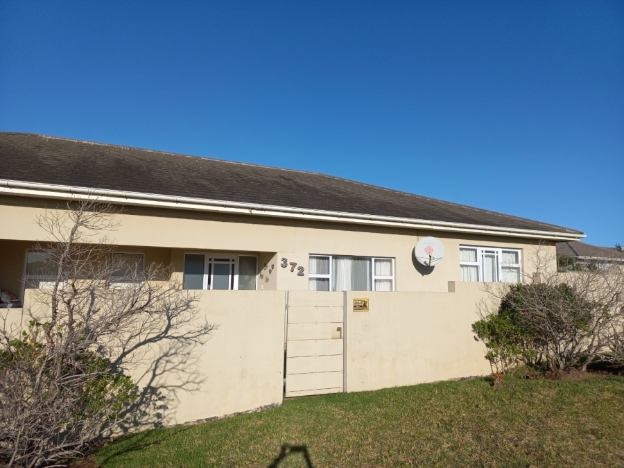 To Let 4 Bedroom Property for Rent in Kidds Beach Eastern Cape
